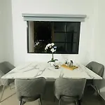 Yojanny Residences