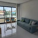 New Spacious & Bright 2Br & 2Ba, Pool & Beach Shuttle, Wifi & Ac Gold Reef 209