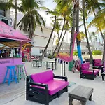 Vacation Suites With Rooftop Pool, Spa, Restaurants - Playa Los Corales