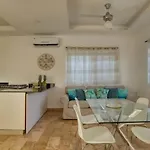 Encantador Townhouse En Costa Bavaro Con Piscina Y Acceso A La Playa