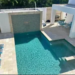 Encantador Townhouse En Costa Bavaro Con Piscina Y Acceso A La Playa