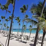 Tropicana Suites Beach Club And Pool