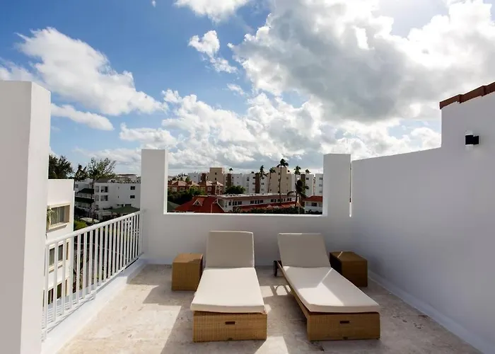 Ocean Views & Private Beach! Luxury 4Bdr Getaway