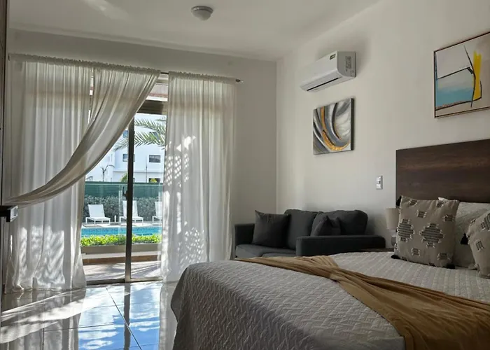 Palms 104 - 2-Br App Mit Pool-Blick & Shuttle