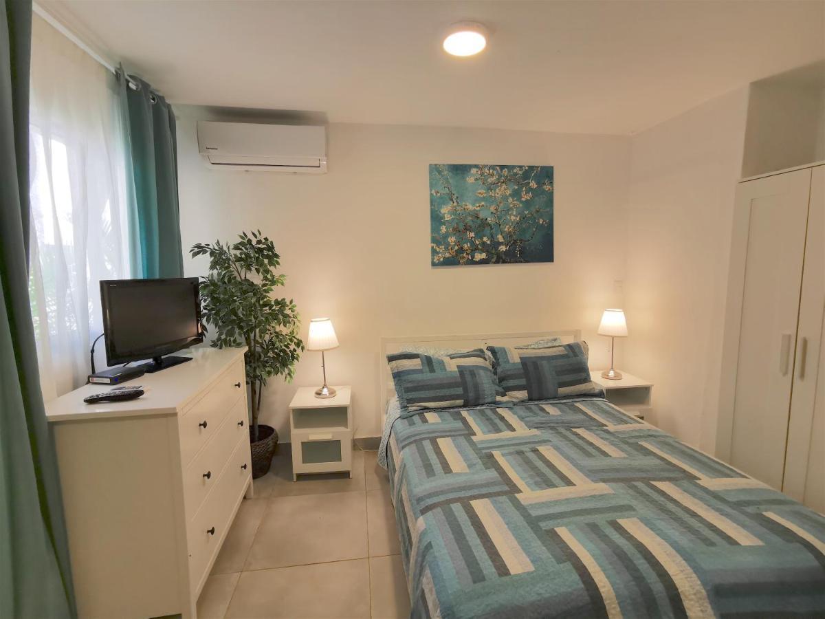 Beach Studio 4 People - Bbq, Wifi, Beach Amenities, Pickup From Airport, Kitchenette - Playa Los Corales Apartment *