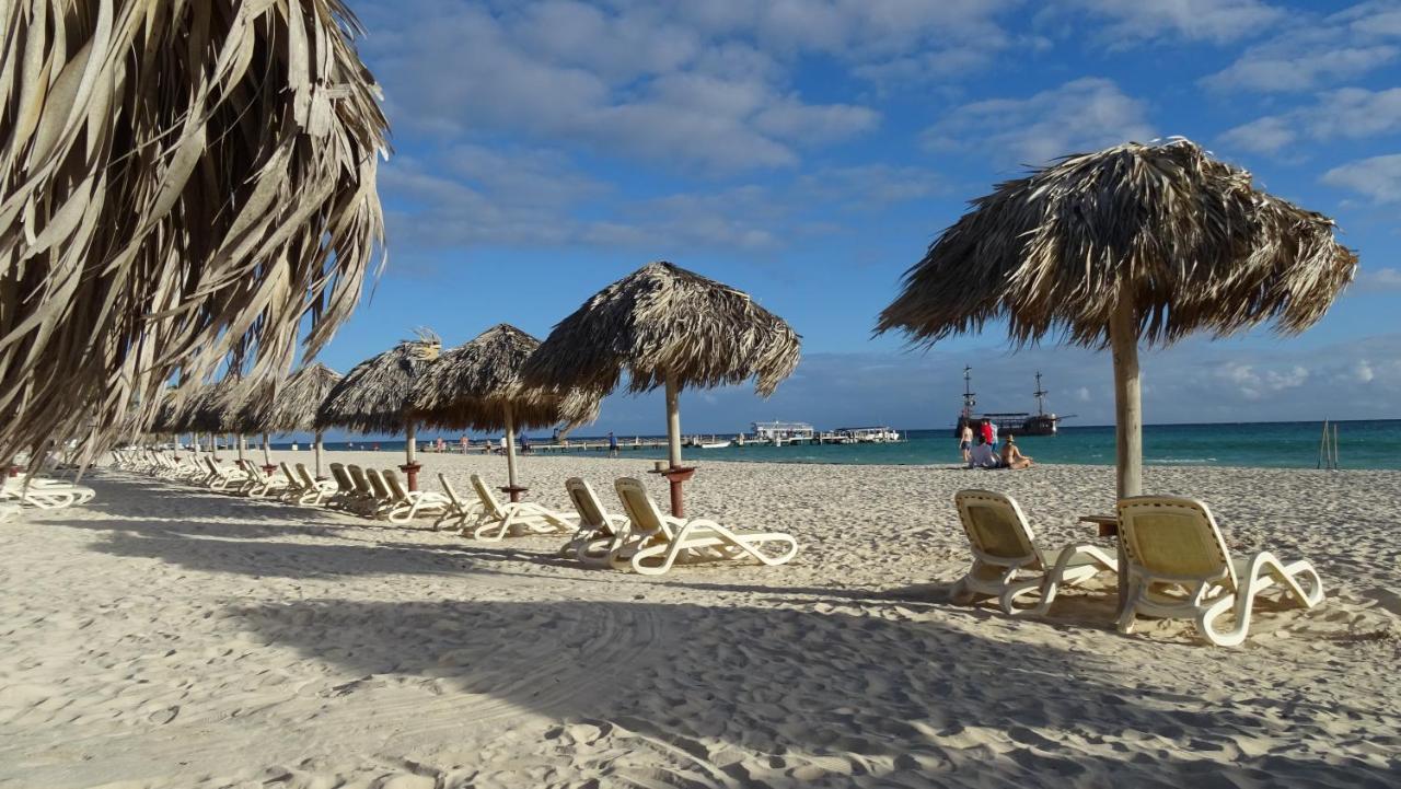 Villa Atlantic & *