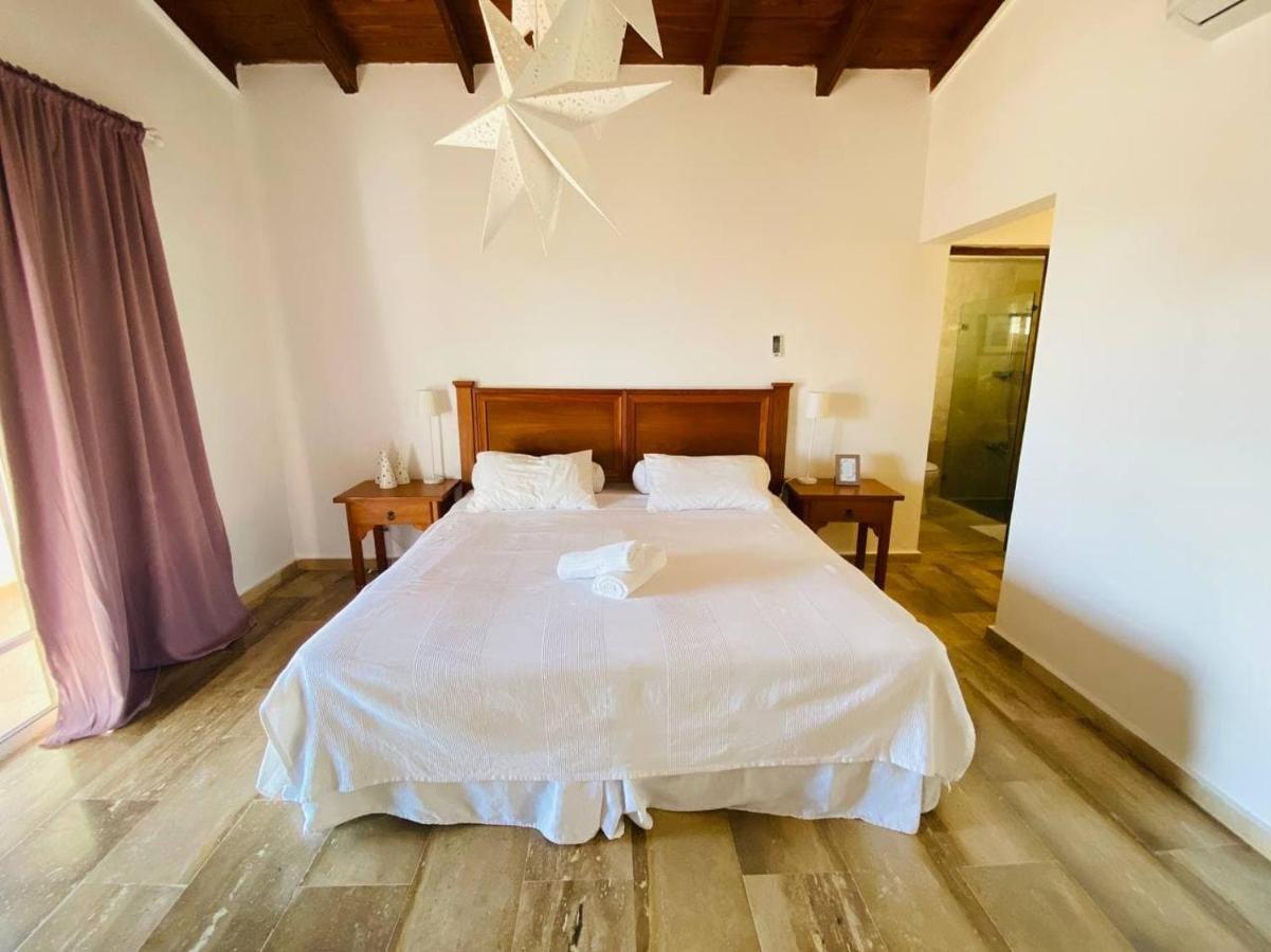 2 Rooms, 4 Beds, Pool, 5min White