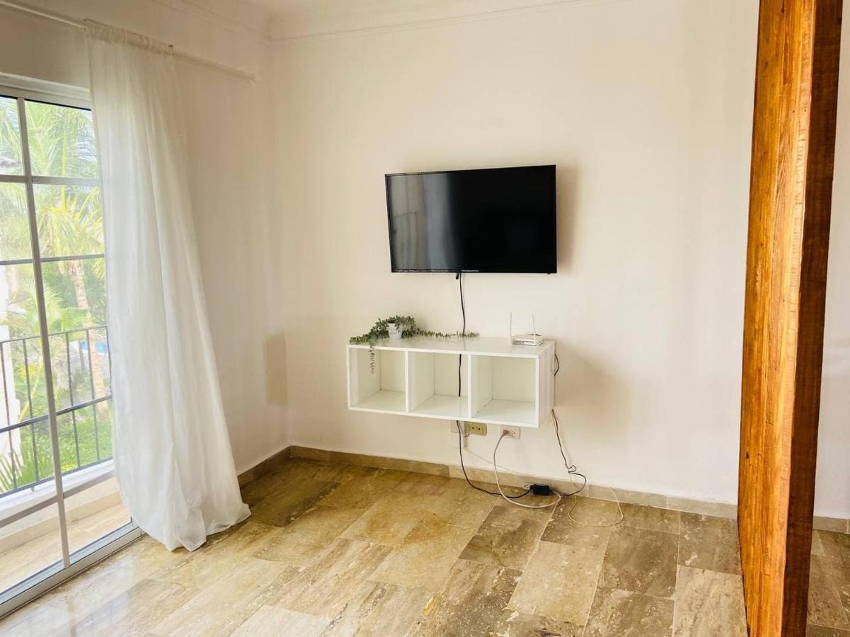 2 Rooms, 4 Beds, Pool, 5min White Apartment