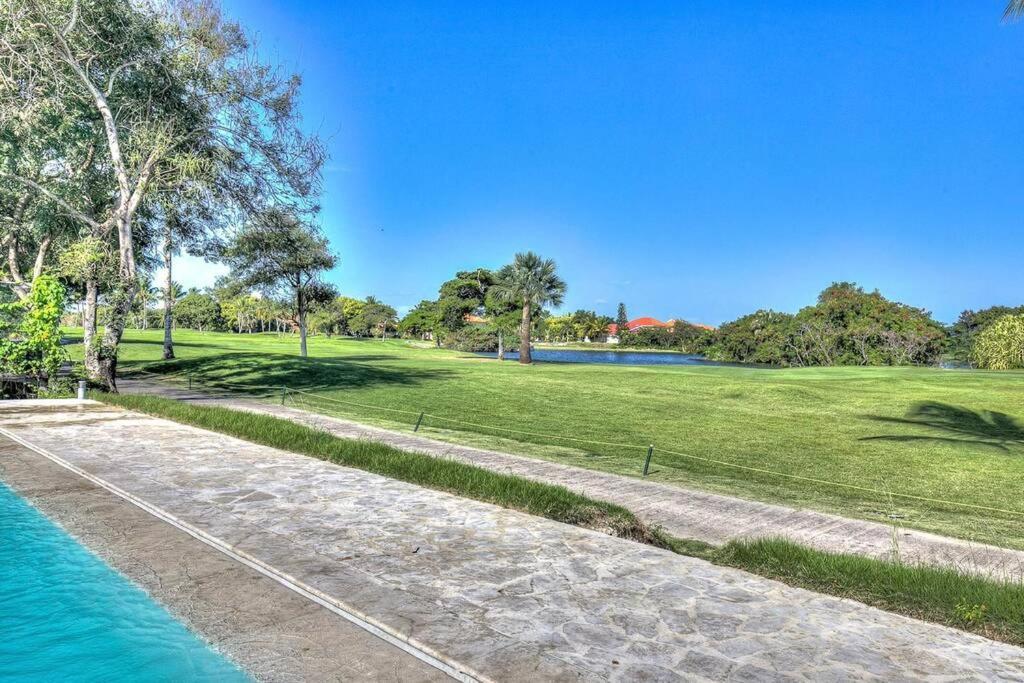 Luxury, Golf And Comfort In The Caribbean