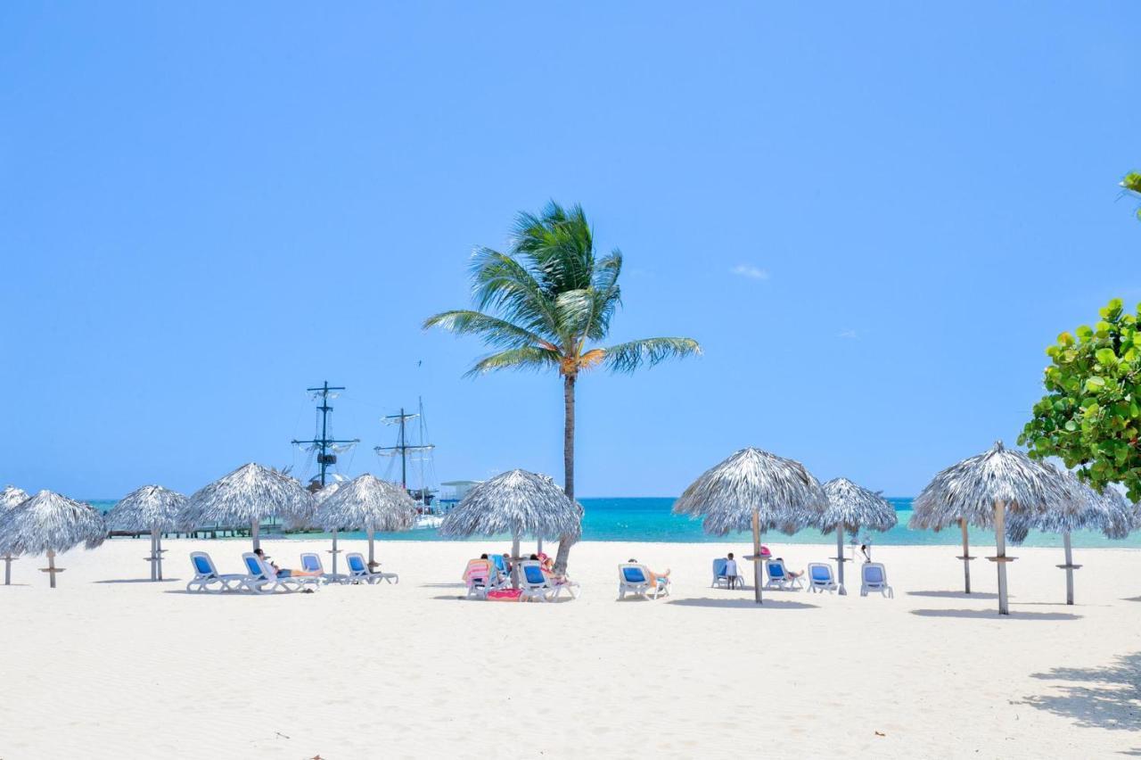 Apartamento Beautiful Beachfront With Unique Ocean Views - Stanza D301