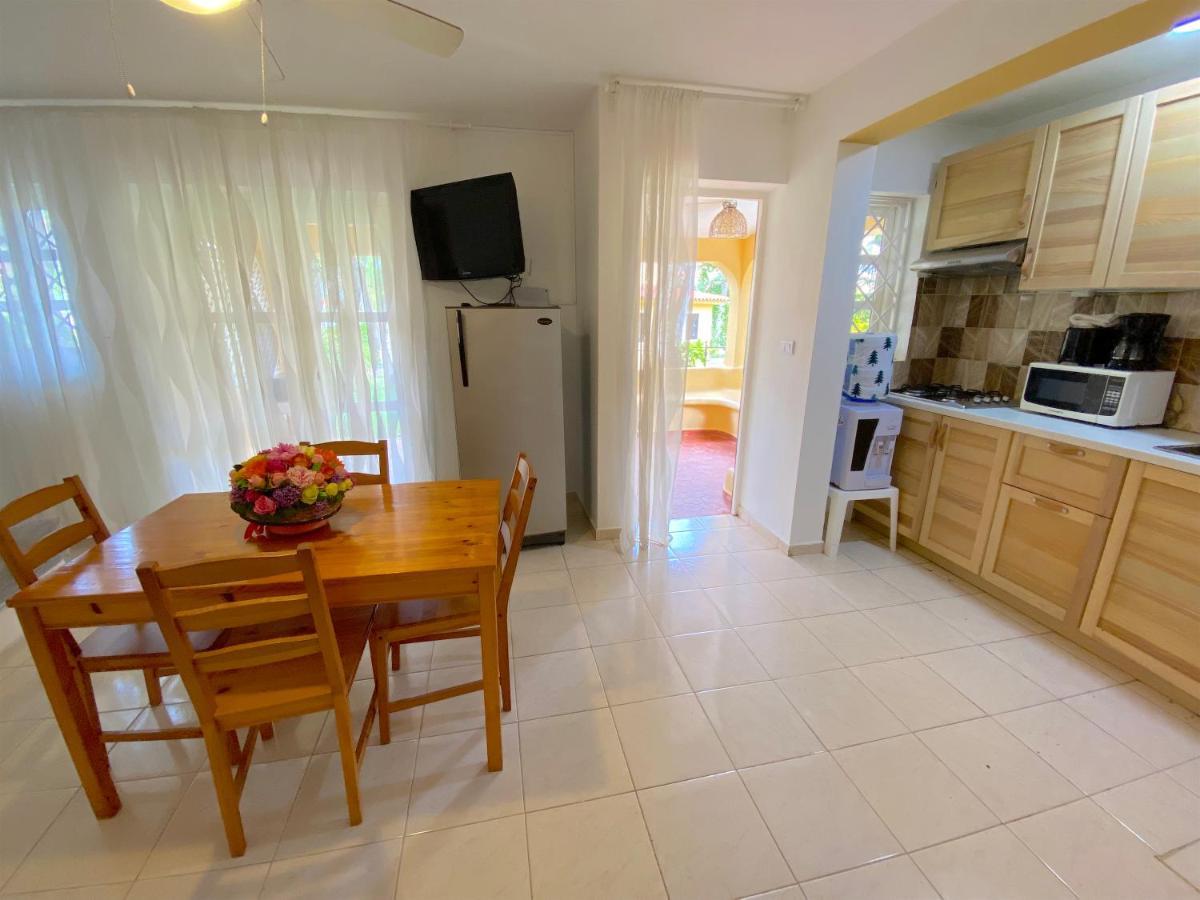 Los Corales Villas & Wifi Beach Club & Resort