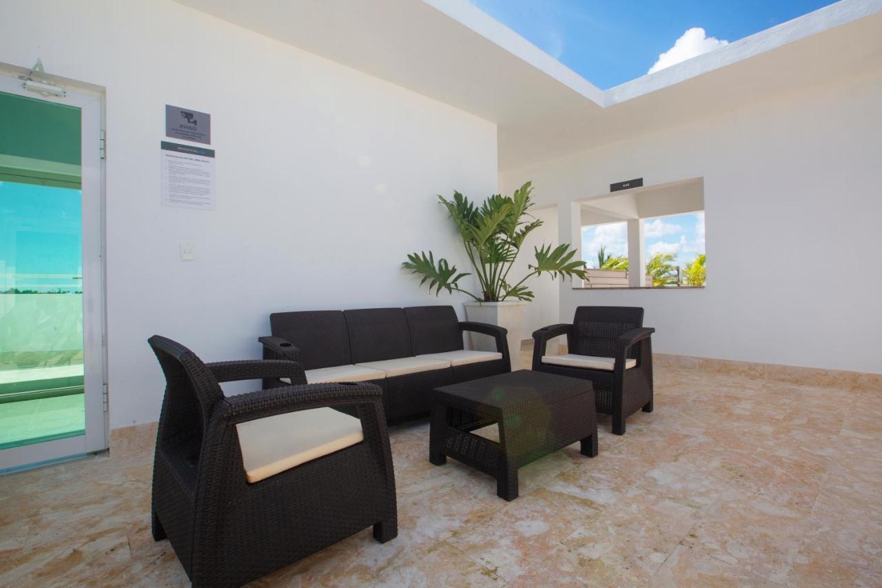 With Pool And Rooftop Next To Downtown Pc *