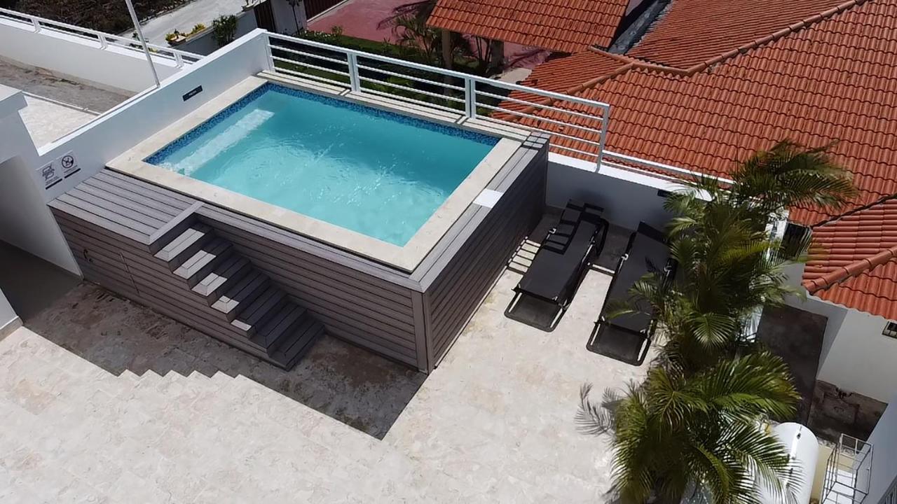 With Pool And Rooftop Next To Downtown Pc