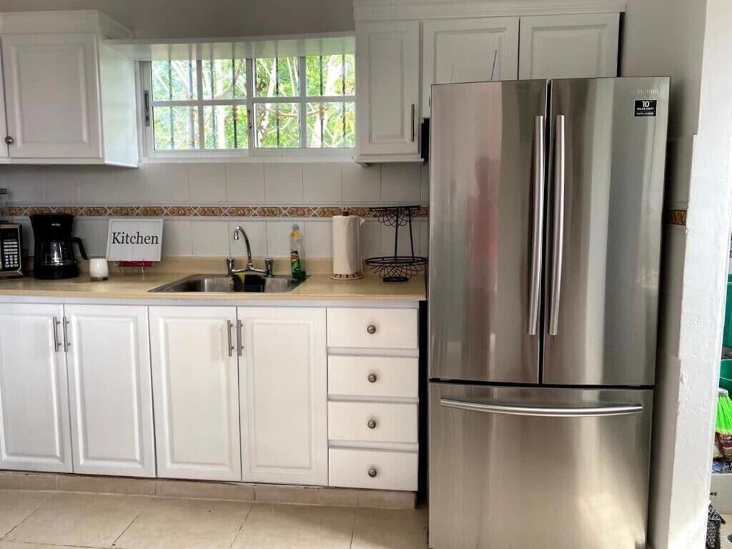 Beautiful , 2bdr, 10 Min Driving From The Airport And By Car