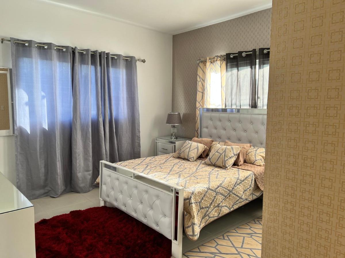 Pousada Con Piscina Y Jacuzzi En *