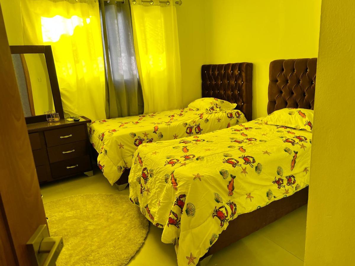 Con Piscina Y Jacuzzi En