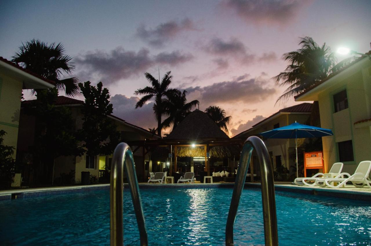 Sun Circle Pool & Apartment *