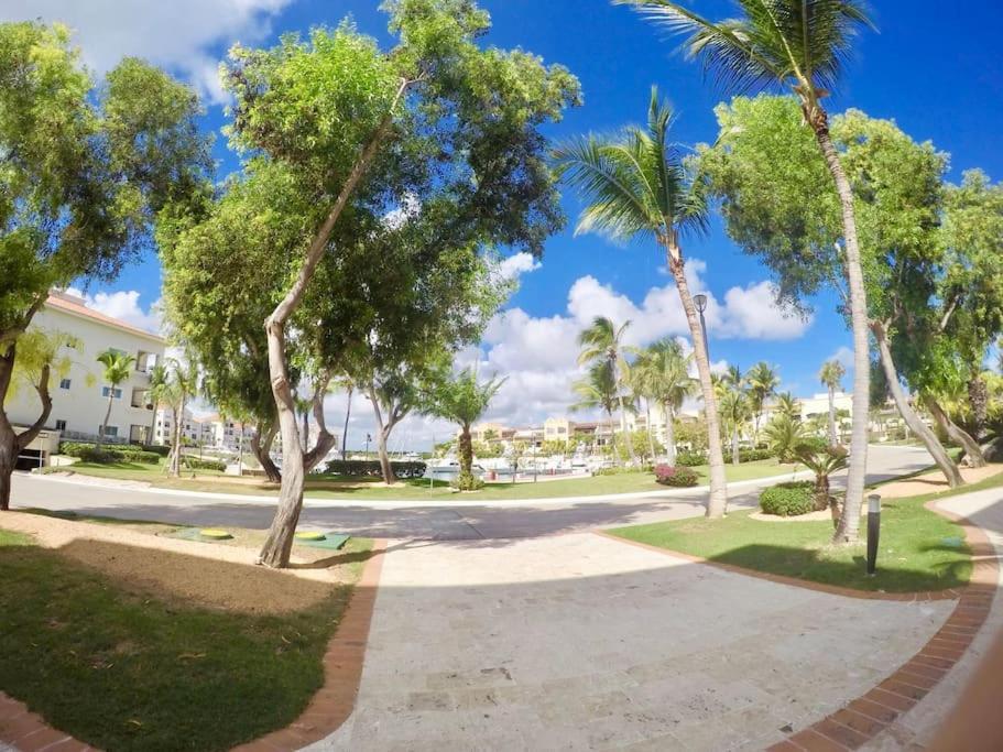 Beachfront Luxury Pent-house At Aquamarina Capcana Apartamento