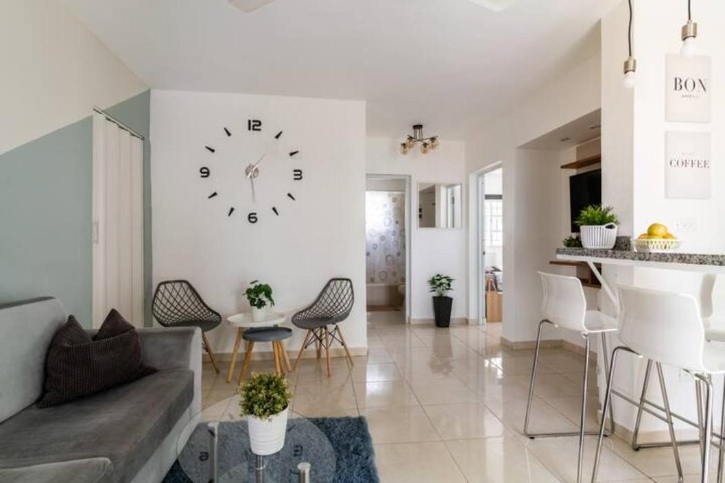 Cozy 2 Bdr Condo, With Pool Area And Free Wifi *