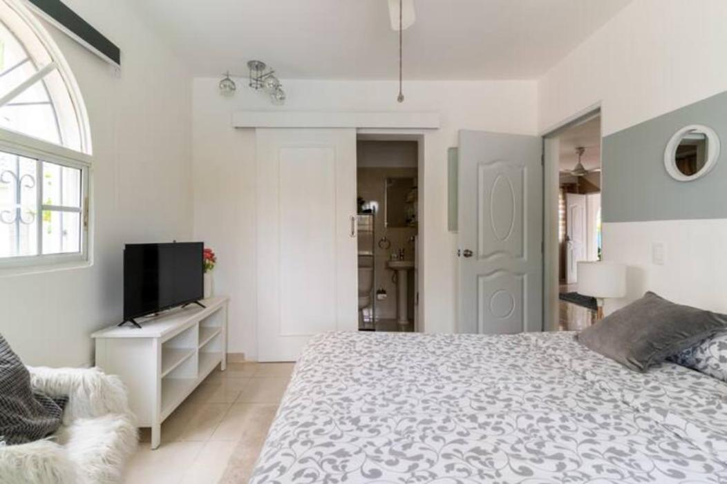 Cozy 2 Bdr Condo, With Pool Area And Free Wifi Apartment *