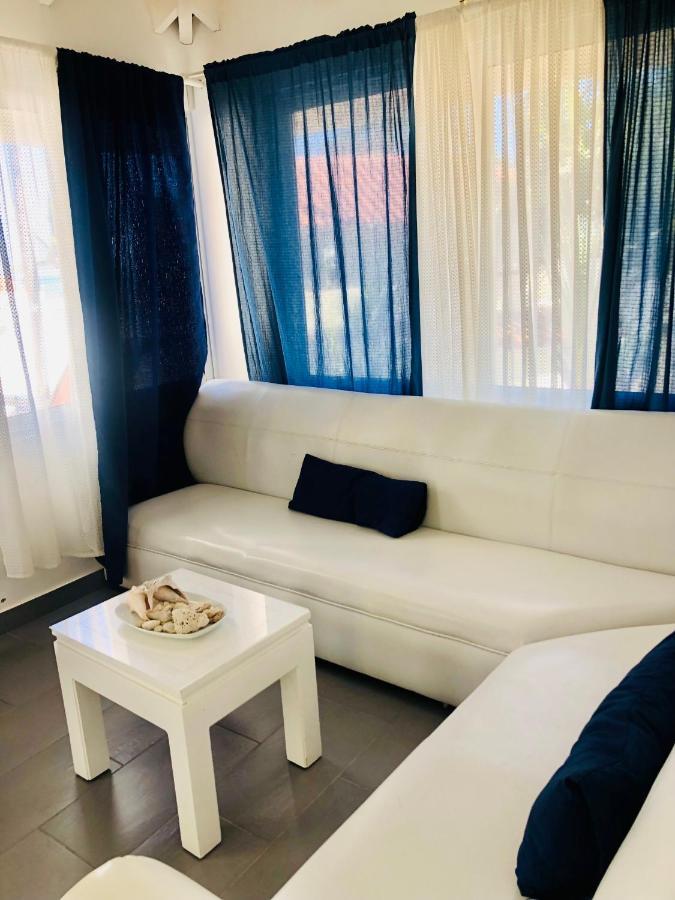 Los Corales Villas - Beach Club, And Restaurants