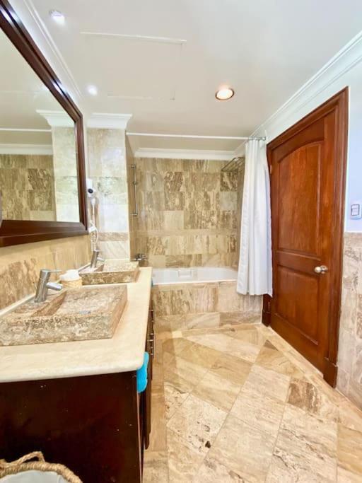 Beachfront Luxury Pent-house At Aquamarina Capcana Apartamento Punta Cana
