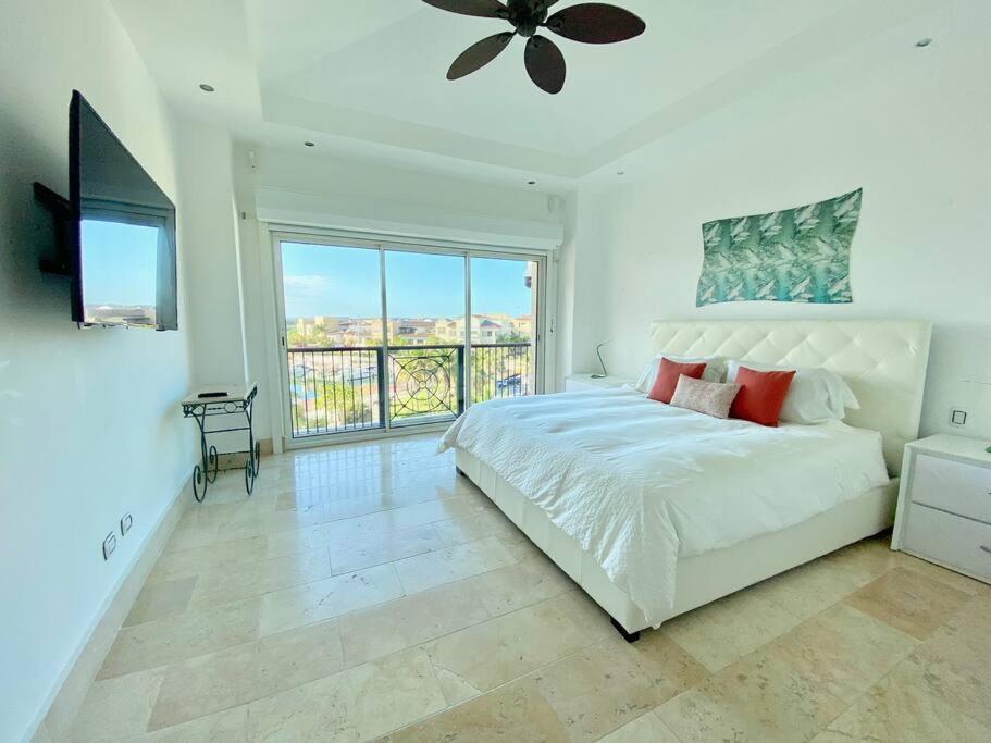 Beachfront Luxury Pent-house At Aquamarina Capcana Apartamento *