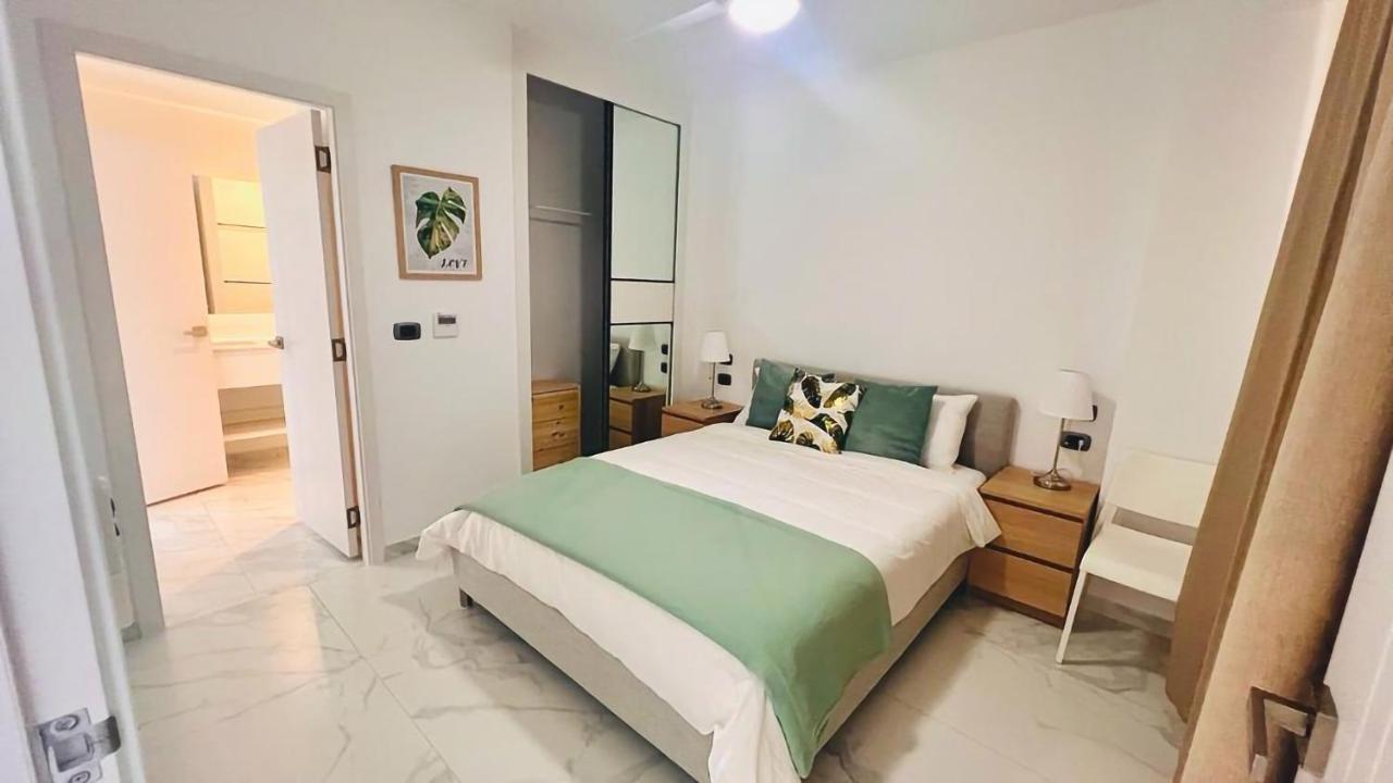 Luxury With Pool And Golf View Apartment *