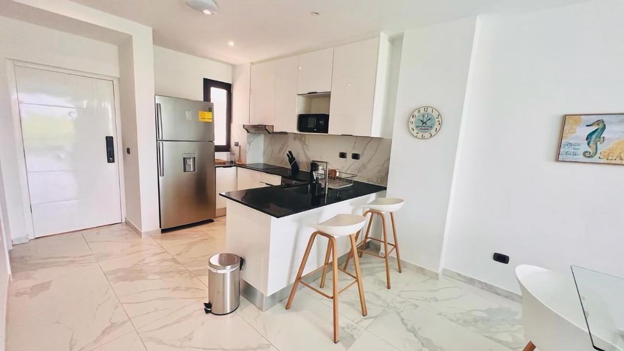 Luxury With Pool And Golf View Apartment