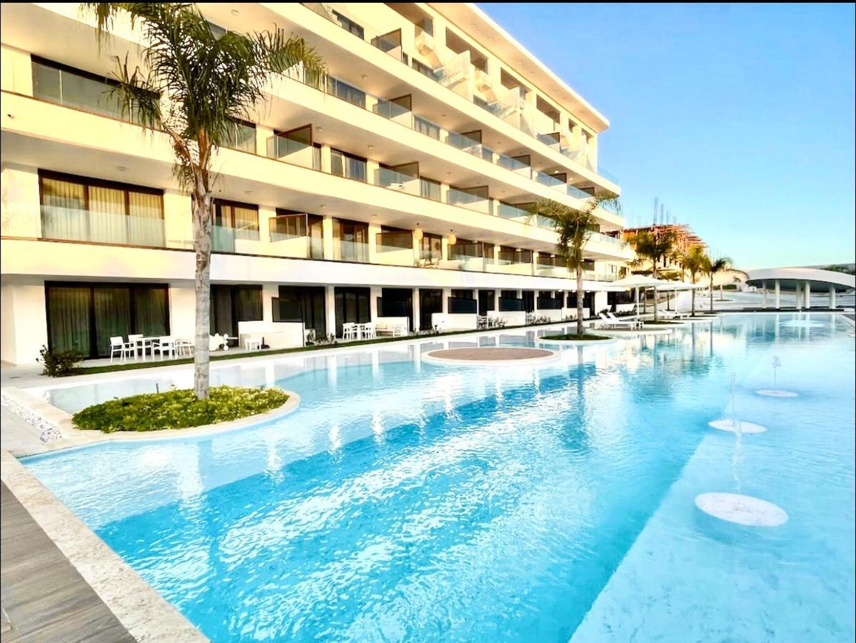 Luxury With Pool And Golf View Apartment