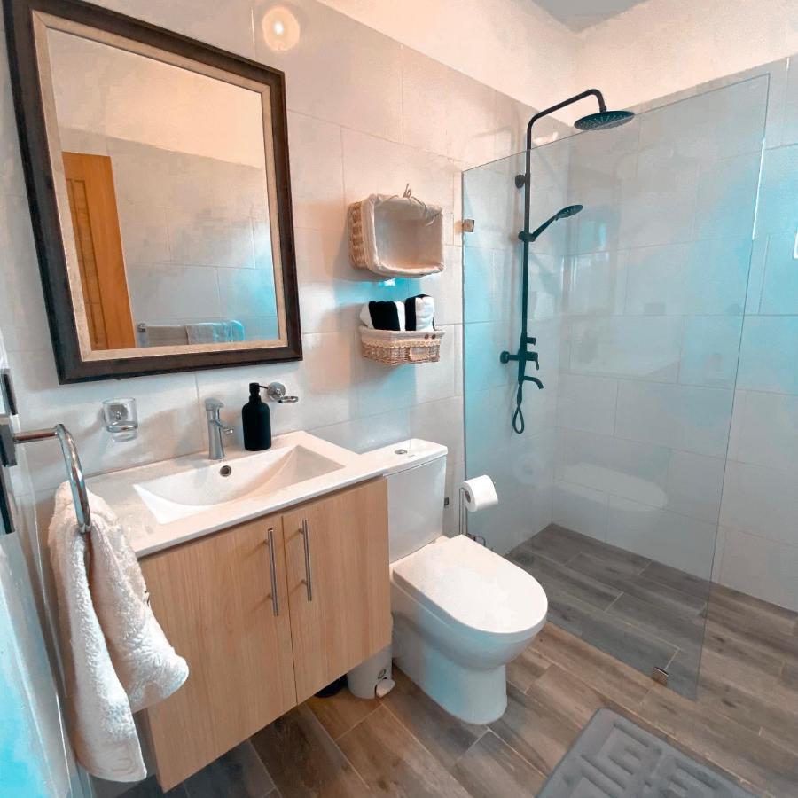 Familiar Pc-private Pool, Bbq, 15 Mnts From Airport Villa
