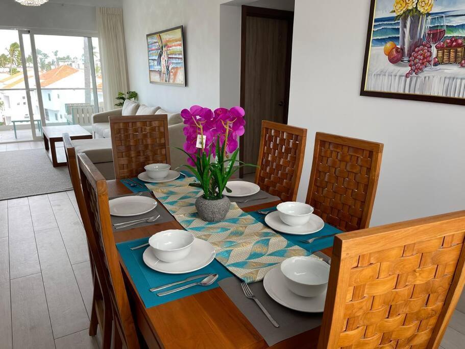 Hermoso Apartamento Con Vista Al Mar! Los Corales *