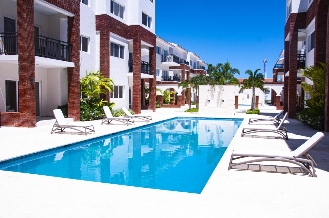 Apartamento Beautiful & Comfortable Steps To The Beach Pool View