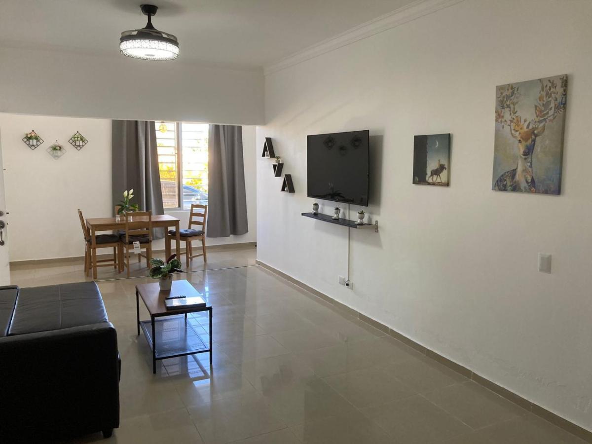 Lovely 10 Mins Away From Airport Apartment