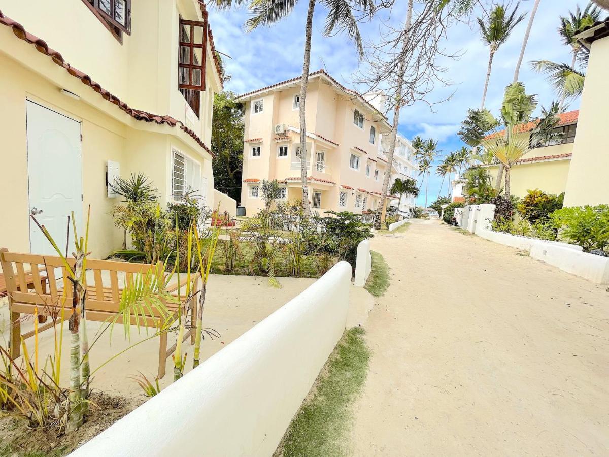 Los Corales Villas & Wifi Beach Club &