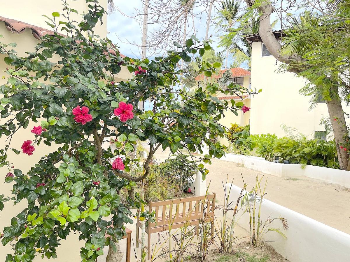 Los Corales Villas & Wifi Beach Club & Resort