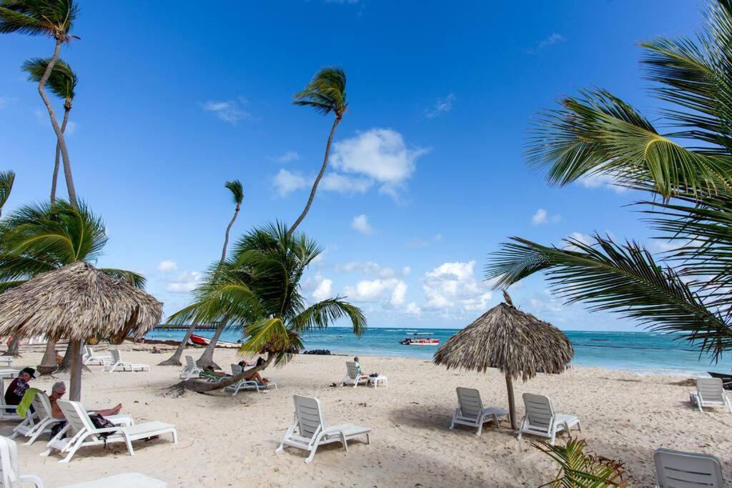 Ocean Views & Private Beach! Luxury 4bdr Getaway