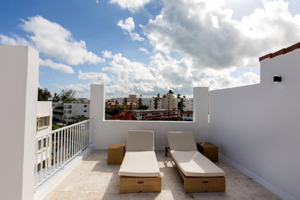 Ocean Views & Private Beach! Luxury 4bdr Getaway *