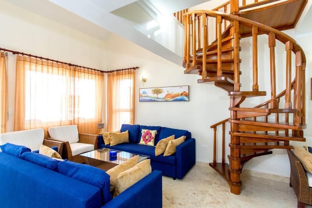 Ocean Views & Private Beach! Luxury 4bdr Getaway *