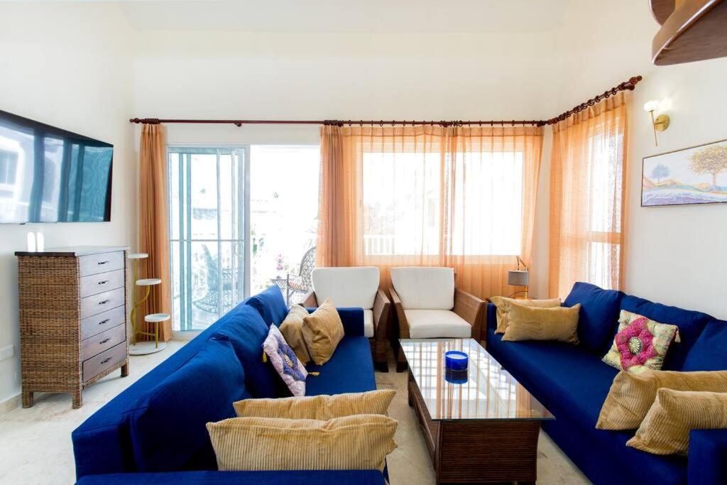 Ocean Views & Private Beach! Luxury 4bdr Getaway *