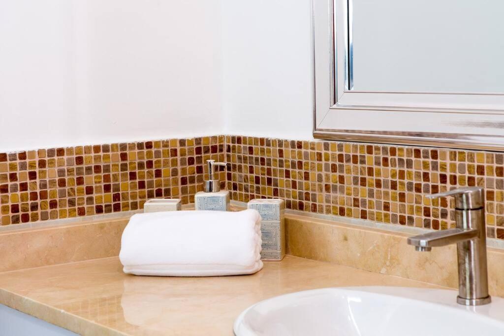 Apartamento Ocean Views & Private Beach! Luxury 4bdr Getaway *