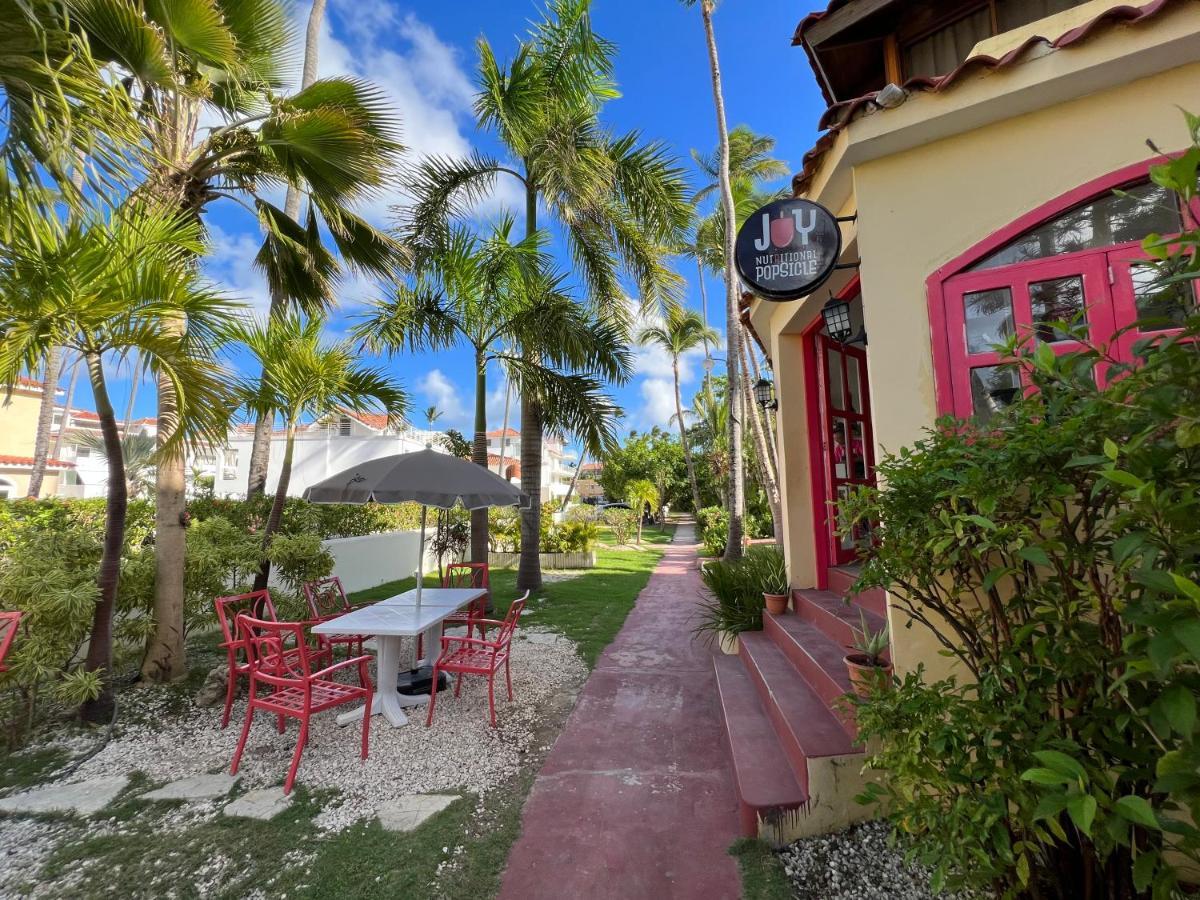 Tropical Village Playa Los Corales