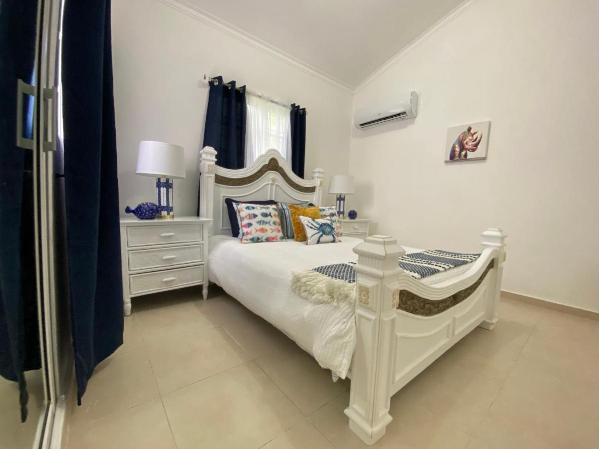 Beautiful , 2bdr, 10 Min Driving From The Airport And By Car *