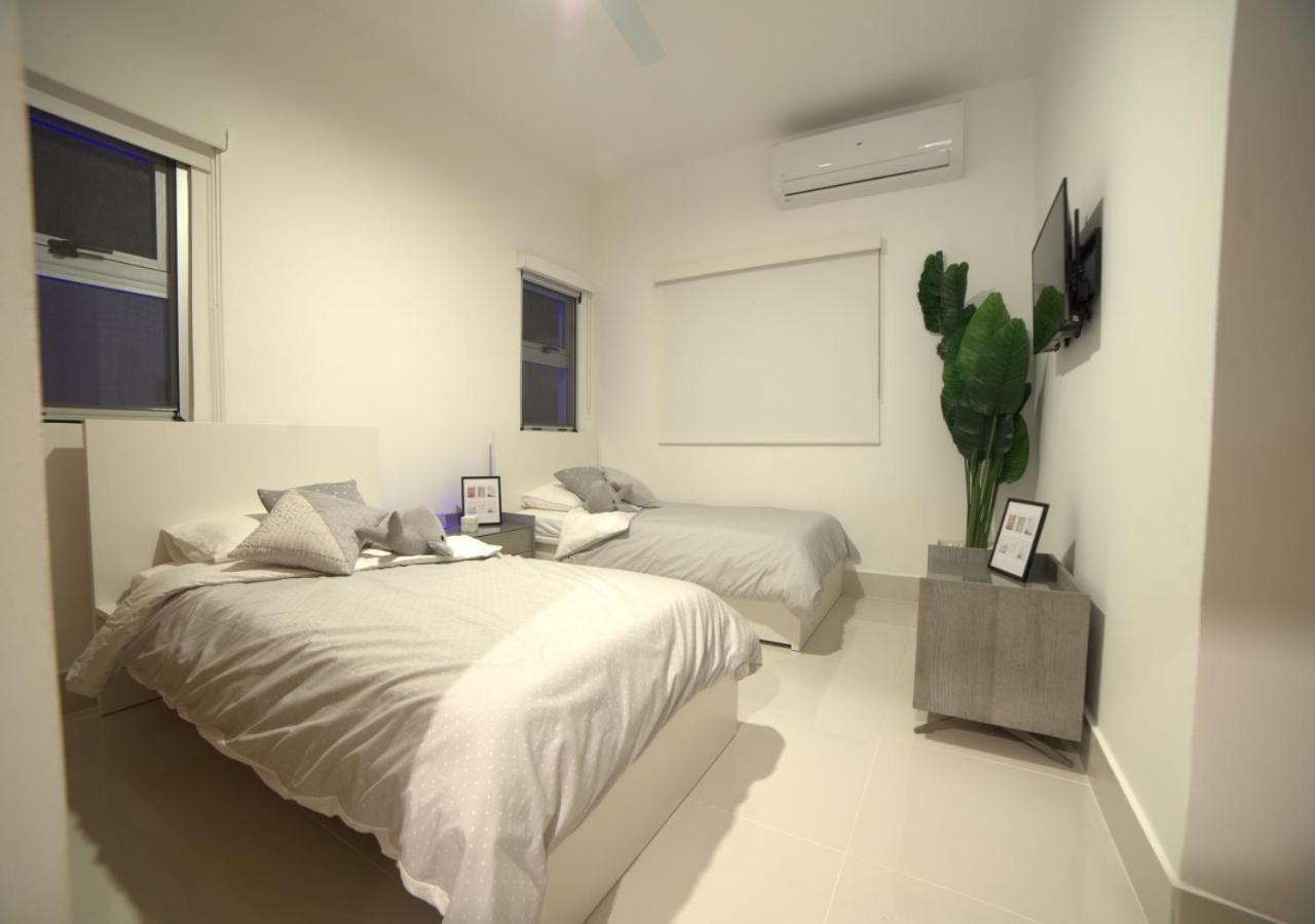 Villa Stylish Luxury San Juan Lakes In Gated Community In Downtown With Private Pool