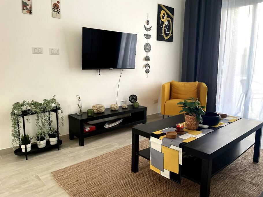 Apartment Spacious 1 Bedroom Near The