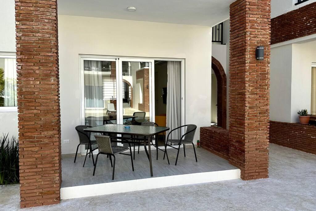 Apartment Spacious 1 Bedroom Near The *