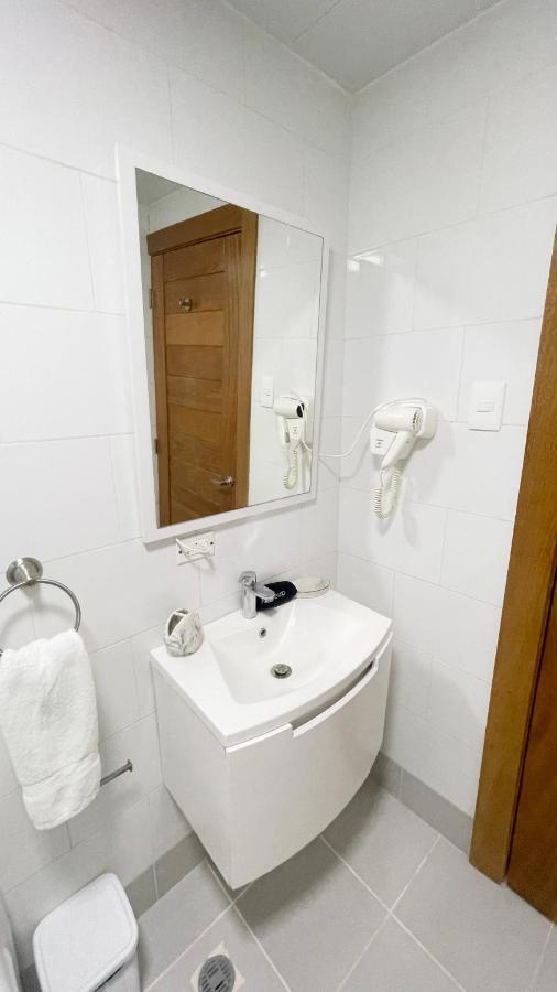 Relaxing 2 Bedroom Ocean View With Pool Close To The Beach