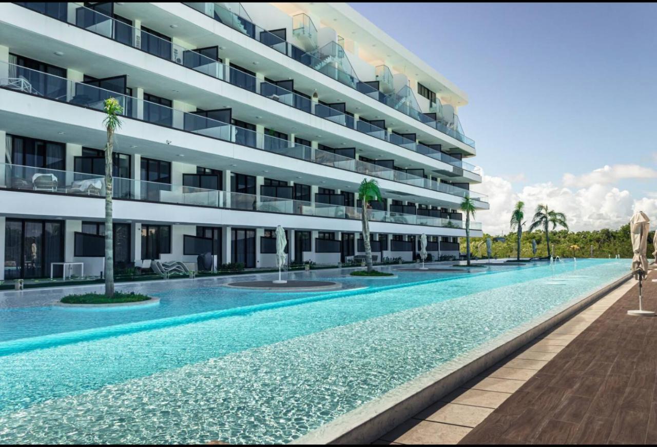 Directo A La Piscina En Hard Rock Area Punta Cana