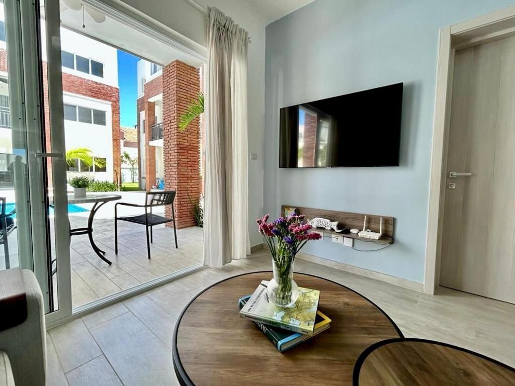 Charming 2bdr Pool View Walking To Bavaro Apartment *