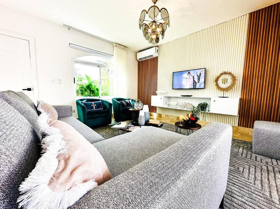Beach Jade With Private Pool, Jacuzzi & Maid *